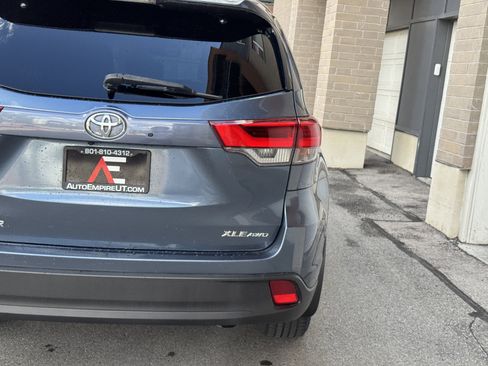Used 2018 Toyota Highlander XLE AWD/4WD image 6
