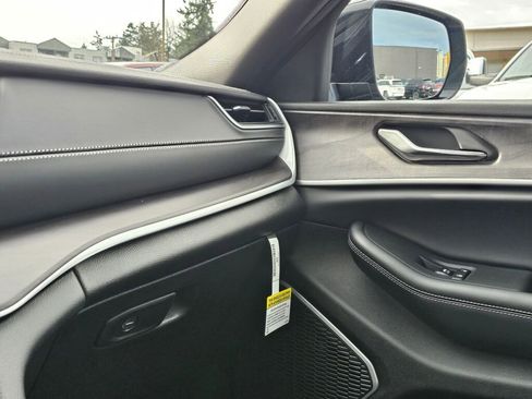 New 2025 Jeep Grand Cherokee L Limited w/ Black Appearance Package image 23