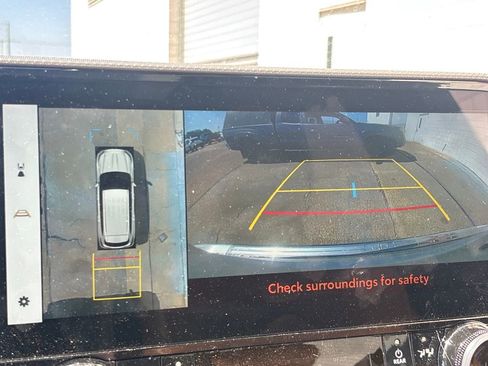 Used 2025 Toyota Highlander Platinum image 11