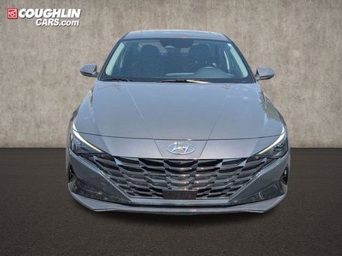 Certified 2023 Hyundai Elantra Limited w/ Cargo Package FWD image 2