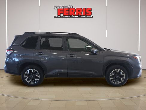 Used 2025 Subaru Forester Premium AWD/4WD image 4