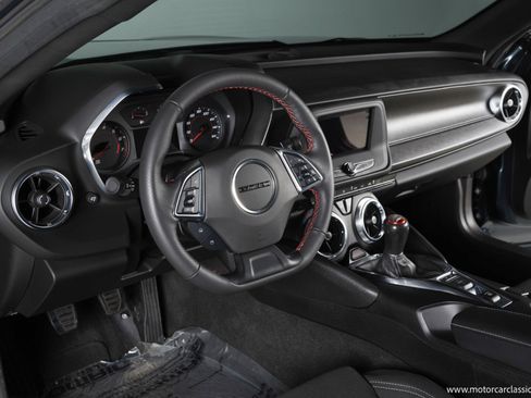 Used 2021 Chevrolet Camaro LT image 24