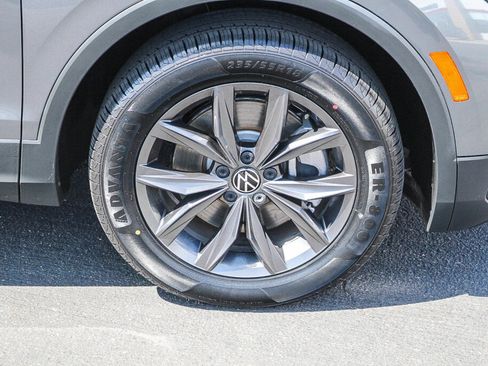 Used 2022 Volkswagen Tiguan SE AWD/4WD image 29