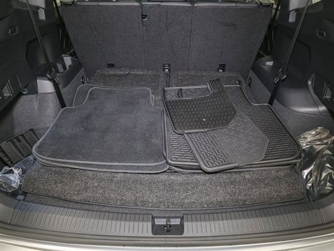 Certified 2023 Volkswagen Tiguan SE R-Line FWD image 15