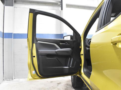 Used 2023 Chevrolet Colorado Z71 w/ Z71 Convenience Package 2 image 11