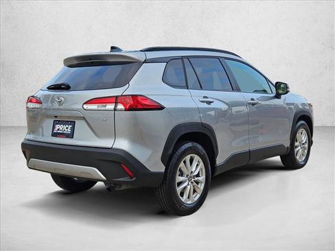 Used 2025 Toyota Corolla Cross LE image 5