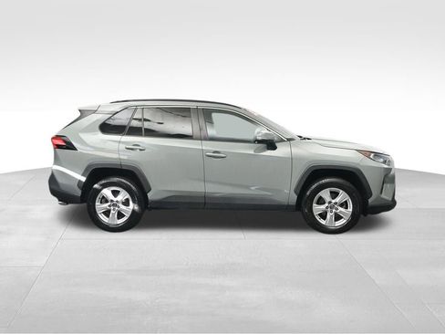 Used 2020 Toyota RAV4 XLE FWD image 6