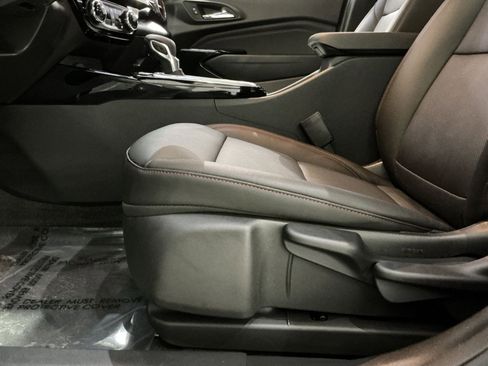 Used 2025 Chevrolet Trax RS w/ Sunroof Package image 22