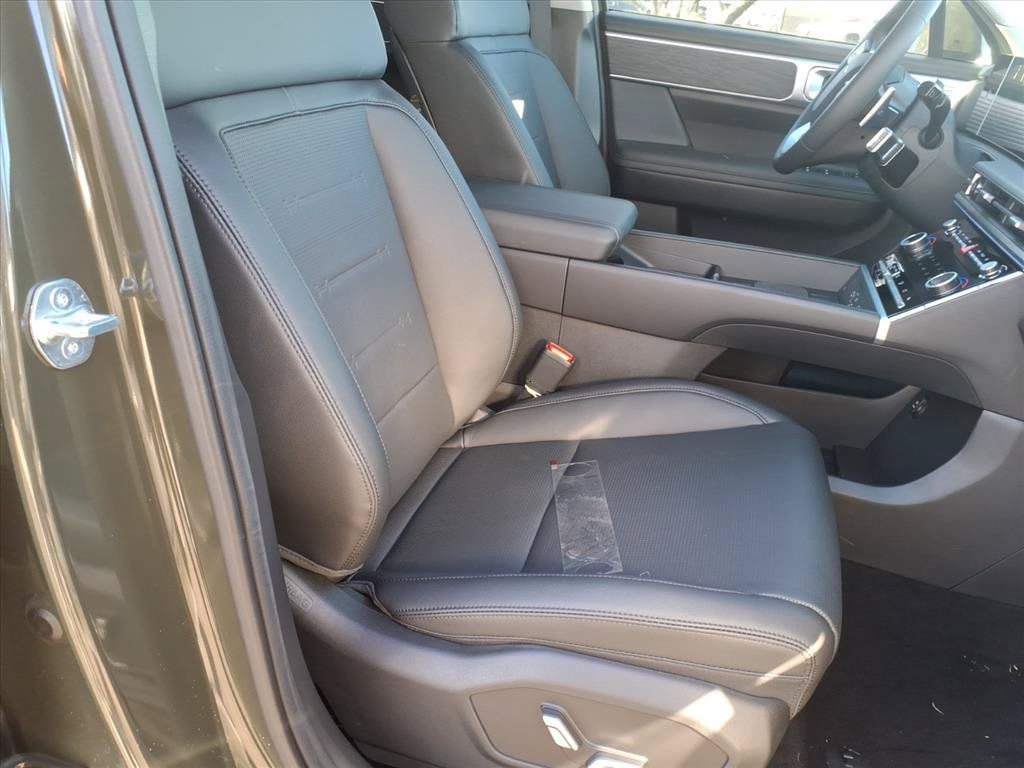 Certified 2026 Hyundai Santa Fe Limited AWD/4WD image 7