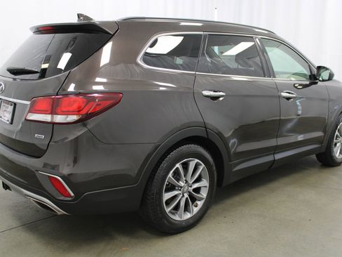 Used 2017 Hyundai Santa Fe SE image 5