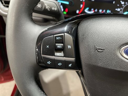 Used 2022 Ford Escape SE w/ SE Sport Appearance Package image 17