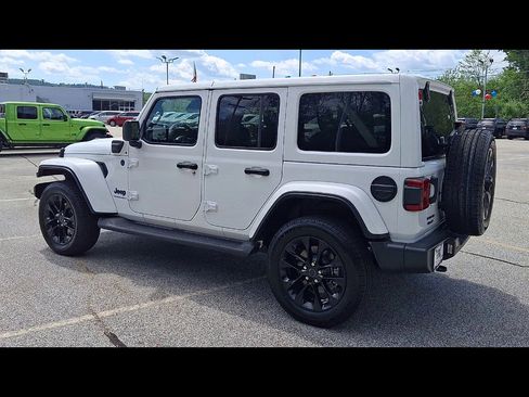 Certified 2025 Jeep Wrangler Unlimited Sahara AWD/4WD image 6