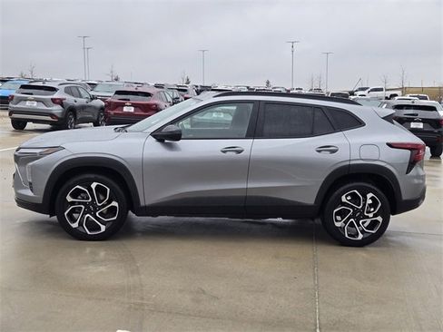 Used 2024 Chevrolet Trax RS w/ Sunroof Package image 5