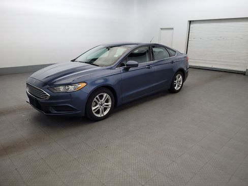 Used 2018 Ford Fusion SE FWD image 2