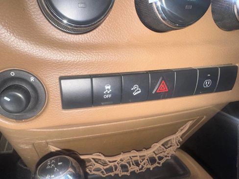 Used 2016 Jeep Wrangler Unlimited Rubicon w/ Max Tow Package image 11