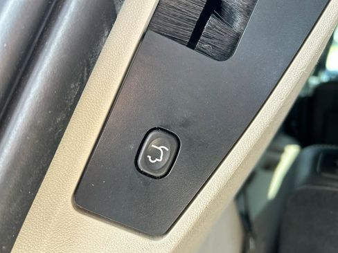 Used 2017 Dodge Grand Caravan SXT image 23