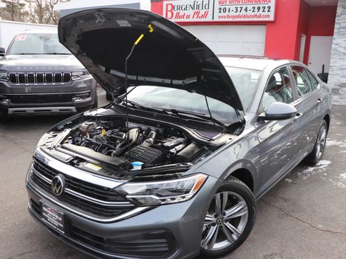 Used 2024 Volkswagen Jetta SE image 42