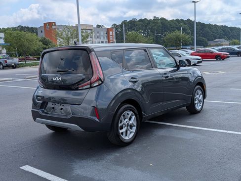 Used 2025 Kia Soul LX w/ LX Technology Package FWD image 3