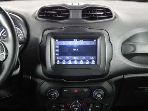 Used 2018 Jeep Renegade Limited image 30