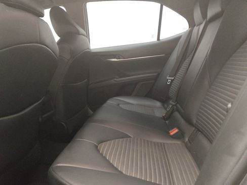 Used 2018 Toyota Camry SE w/ Moonroof Package FWD image 18