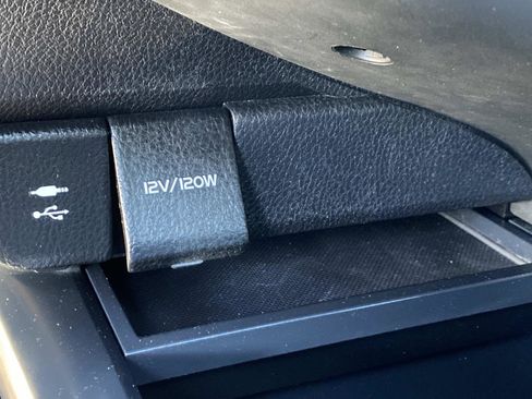 Used 2018 Toyota Camry SE w/ Moonroof Package image 14