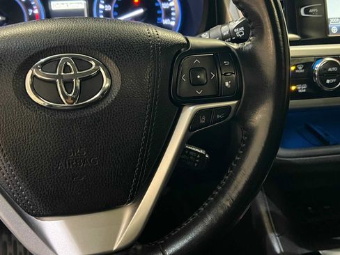 Used 2018 Toyota Highlander SE image 21