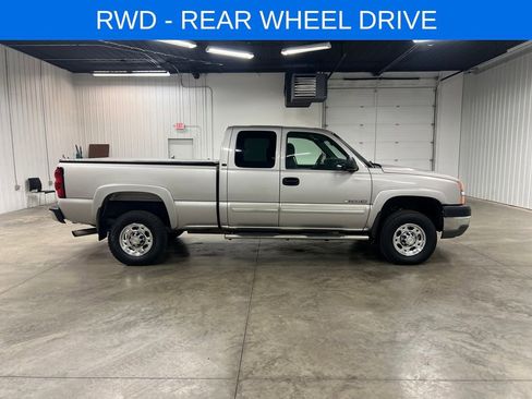 Used 2004 Chevrolet Silverado 2500 LS image 2