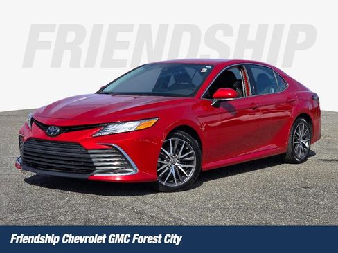 Used 2023 Toyota Camry XLE image 1