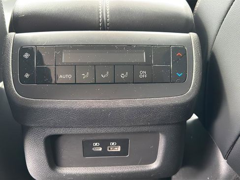 Used 2022 Nissan Pathfinder SL image 30