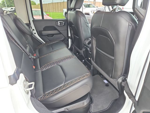 Used 2023 Jeep Wrangler Unlimited Sahara AWD/4WD image 25