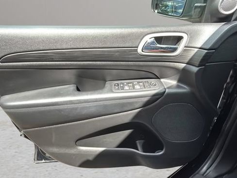 Used 2022 Jeep Grand Cherokee Laredo X AWD/4WD image 17