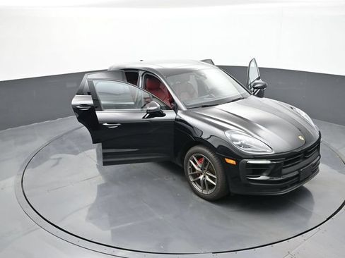 Certified 2023 Porsche Macan S AWD/4WD image 30