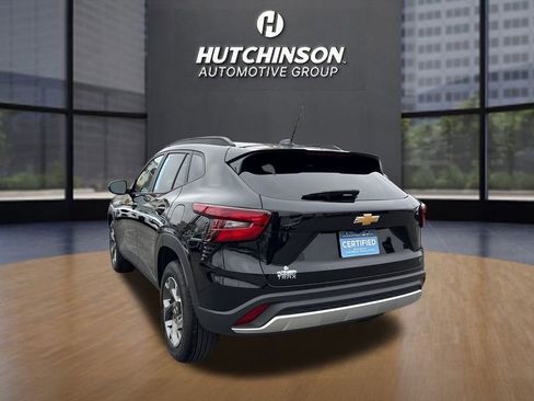 Certified 2025 Chevrolet Trax LT w/ LT Convenience Package image 5