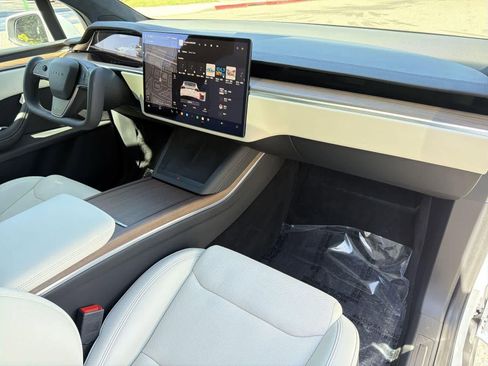Used 2024 Tesla Model X image 37