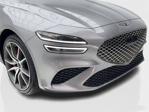 Used 2025 Genesis G70 2.5T image 3