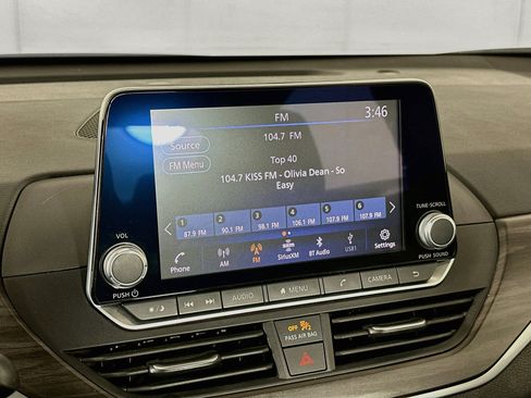 Used 2024 Nissan Altima 2.5 SV FWD image 21