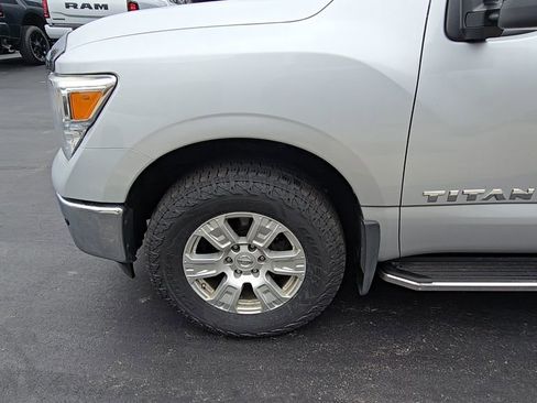 Used 2018 Nissan Titan SV w/ SV Convenience Package image 13