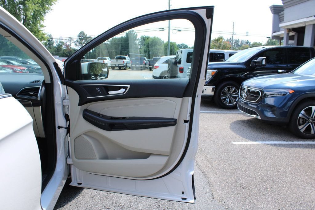 Used 2018 Ford Edge Titanium w/ Technology Package FWD image 28