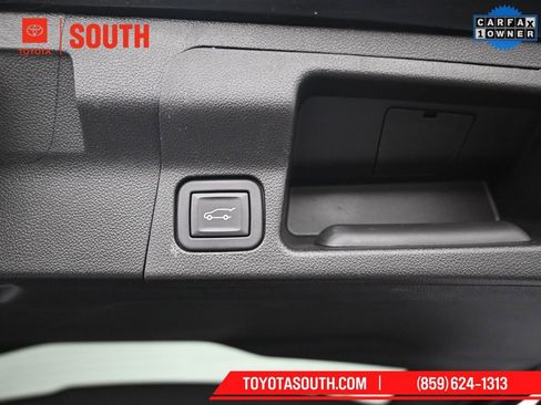 Used 2023 GMC Acadia SLE w/ Driver Convenience Package image 28