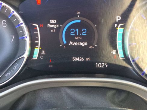 Used 2025 Chrysler Pacifica Select FWD image 6
