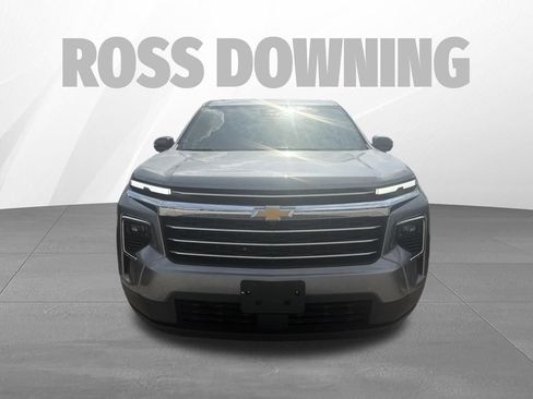 Used 2025 Chevrolet Traverse LT FWD image 2