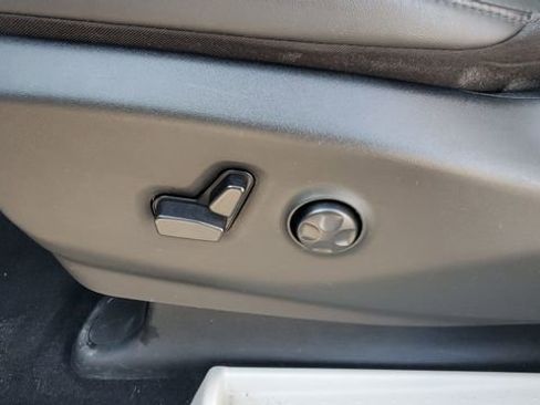 Certified 2024 Chrysler Pacifica Touring-L image 22