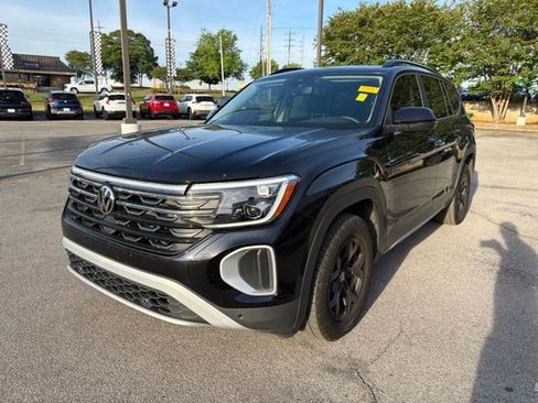 Used 2025 Volkswagen Atlas Peak Edition SE AWD/4WD image 8