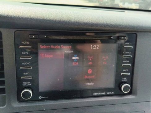 Used 2018 Toyota Sienna LE FWD image 16