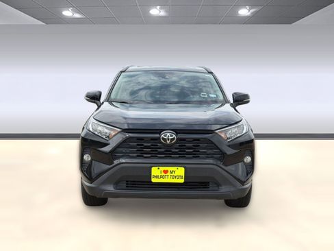Used 2020 Toyota RAV4 XLE Premium FWD image 6