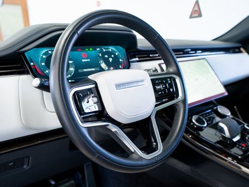 Used 2023 Land Rover Range Rover Sport SE image 34