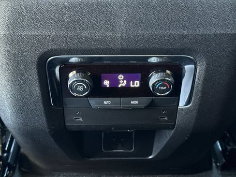 Used 2025 Chevrolet Suburban RST RWD image 20