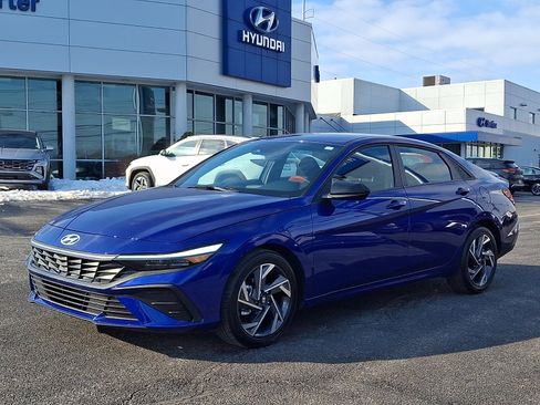 Certified 2025 Hyundai Elantra Sport image 3