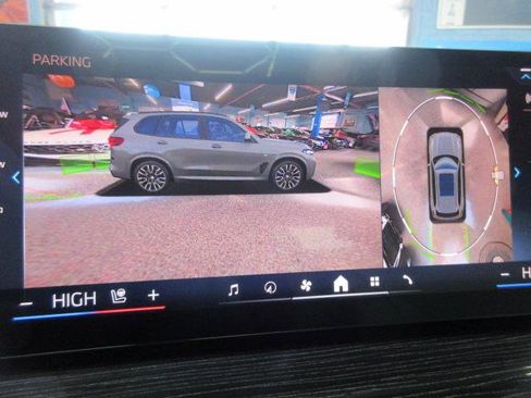 Used 2024 BMW X5 xDrive40i w/ M Sport Package AWD/4WD image 34