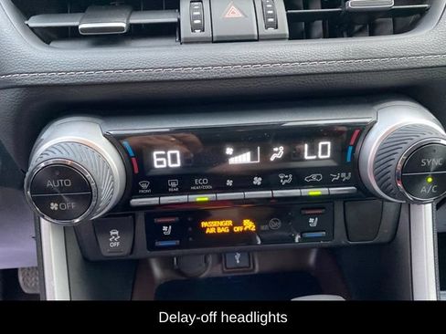 Used 2020 Toyota RAV4 Limited AWD/4WD image 16